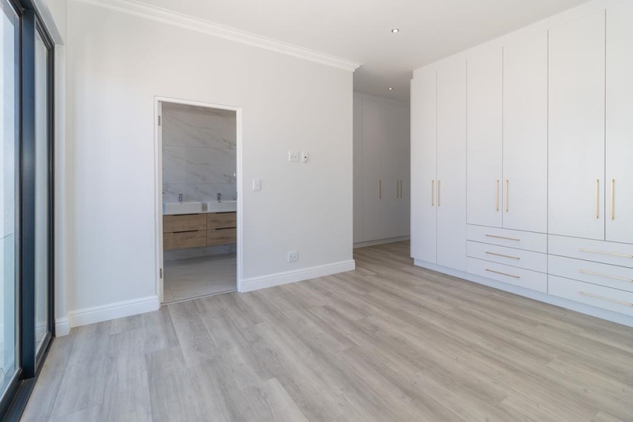 4 Bedroom Property for Sale in Sandown Western Cape